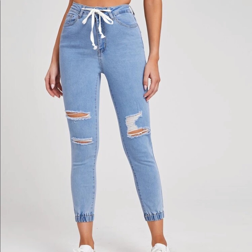 ❗️BRAND NEW, NEVER WORN❗️ Drawstring ripped jogger jeans